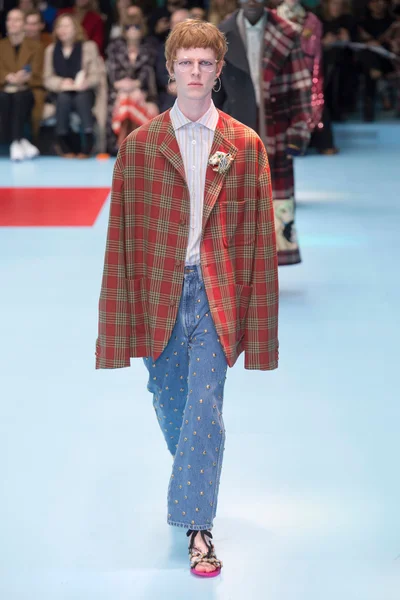 Look 25